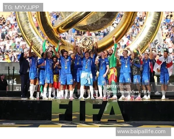 欧洲足球豪门球星领衔球队征战国际赛场成就传奇与荣耀